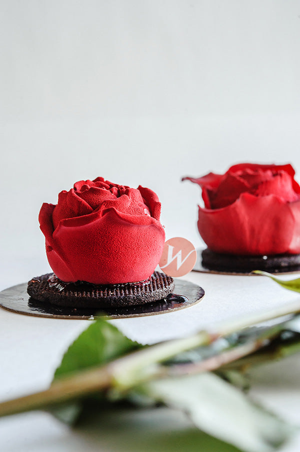 Red rose mousse cake