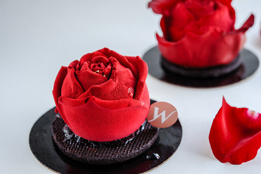 Red rose mousse cake
