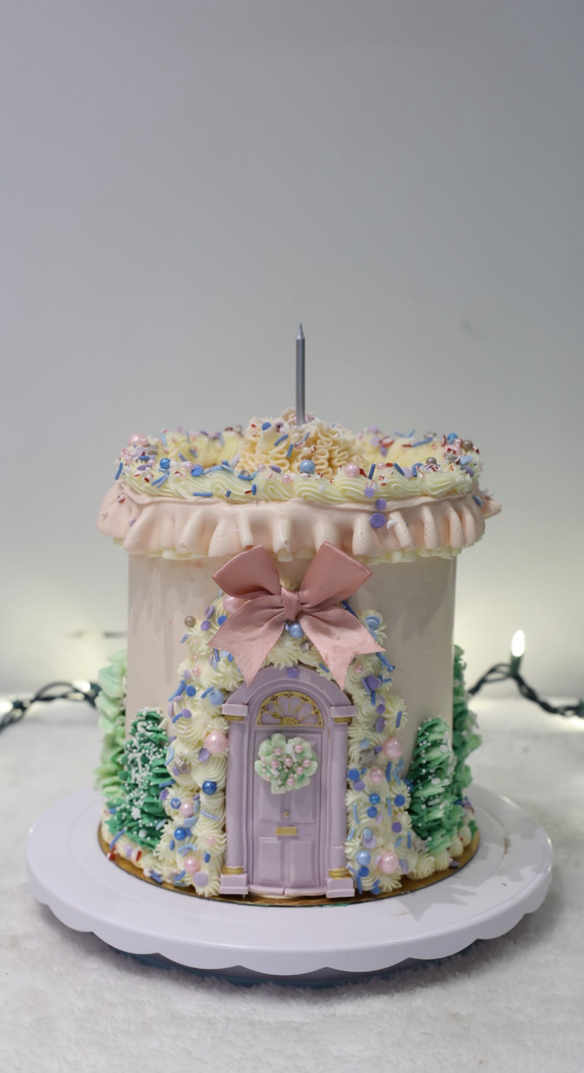 1-4. Christmas Cake : 6-inch Red / Pink Door Tall cake