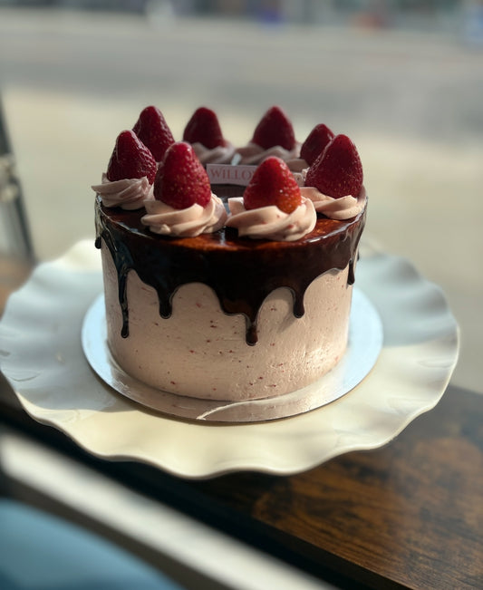 6-inch Chocolate strawberry buttercream cake