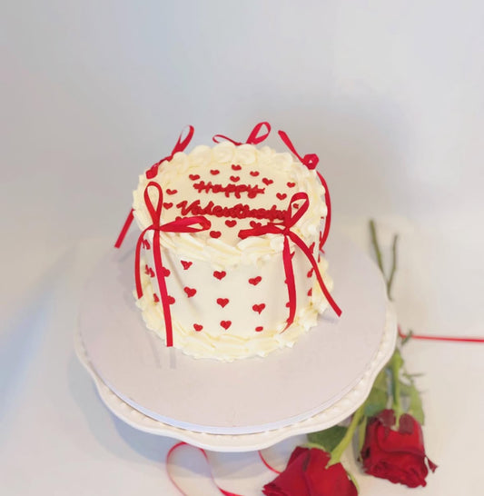 6” Round cake with Mini heart