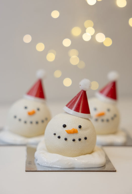 1-5 (M) Snowman Mousse cake